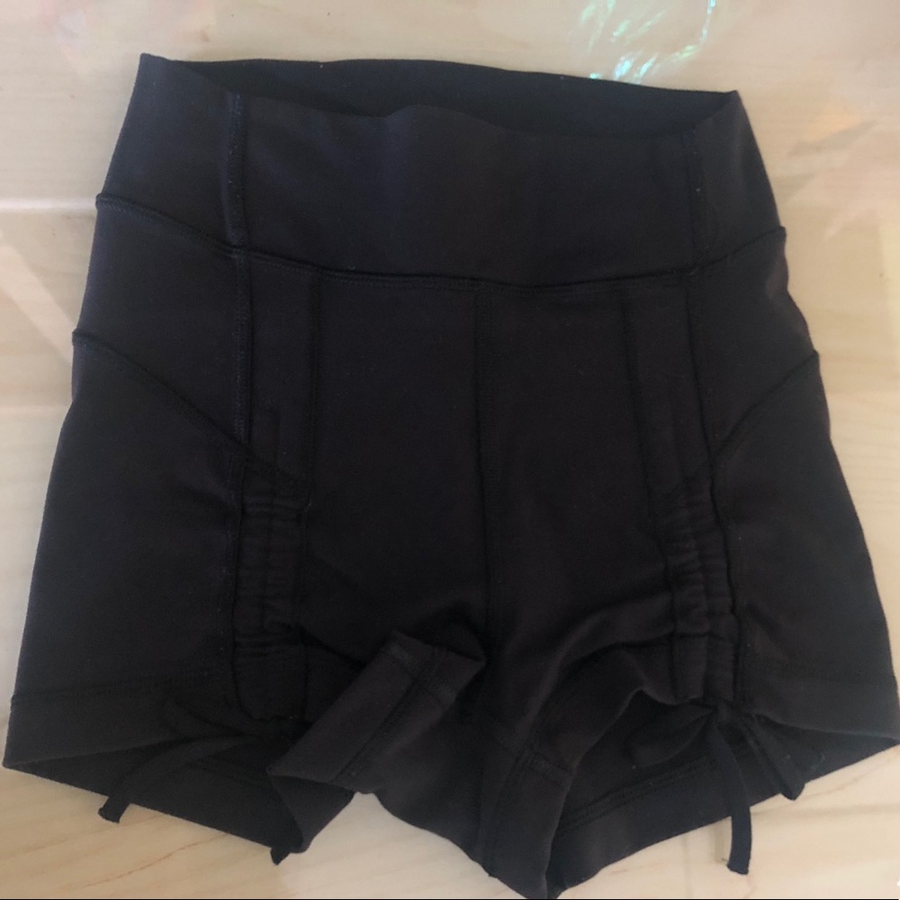 Lululemon Size 2 Tie Shorts